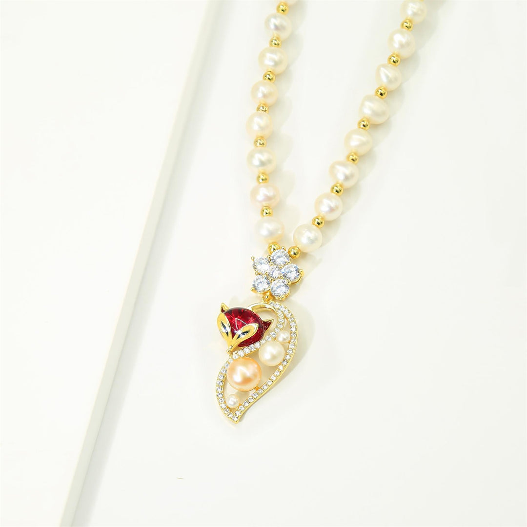Red fox pearl light luxury necklace