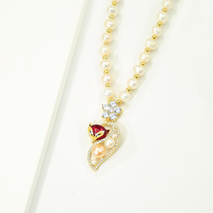 Red fox pearl light luxury necklace
