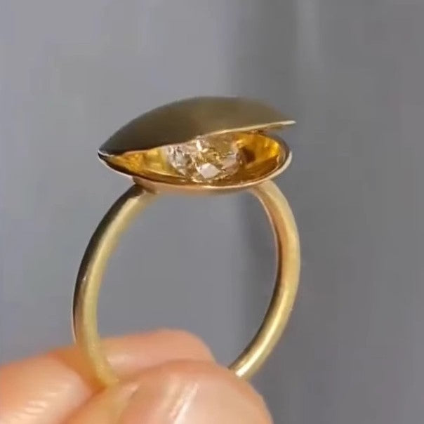 Gold Shell Ring with Zircon
