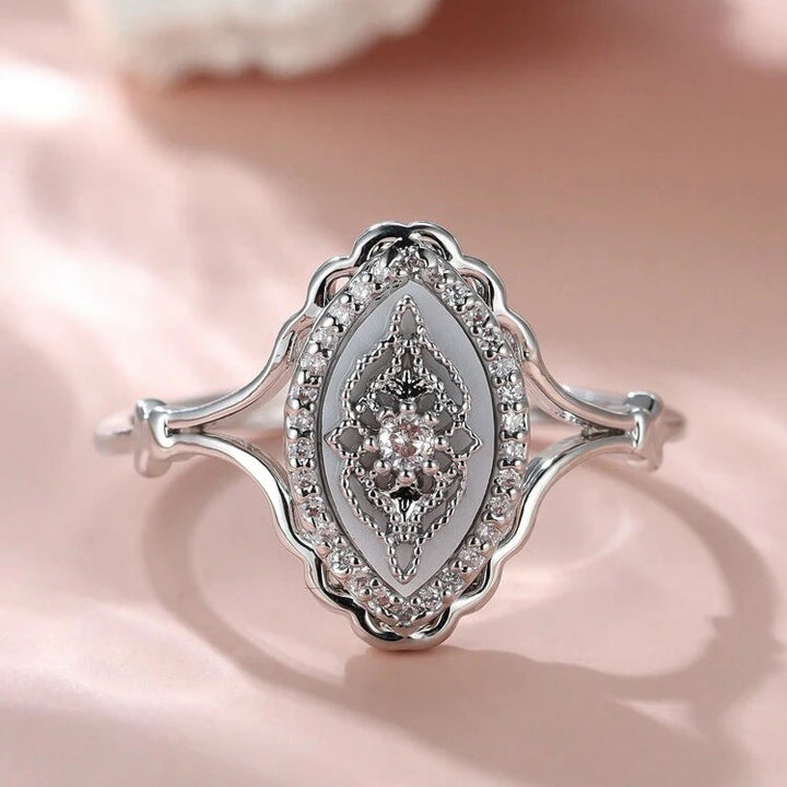 Oval Cutout Filigree Fashion Ring