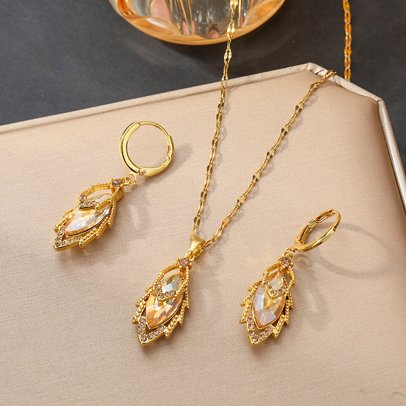 Zircon leaf pendant jewelry