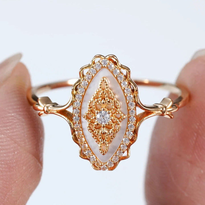 Oval Cutout Filigree Fashion Ring