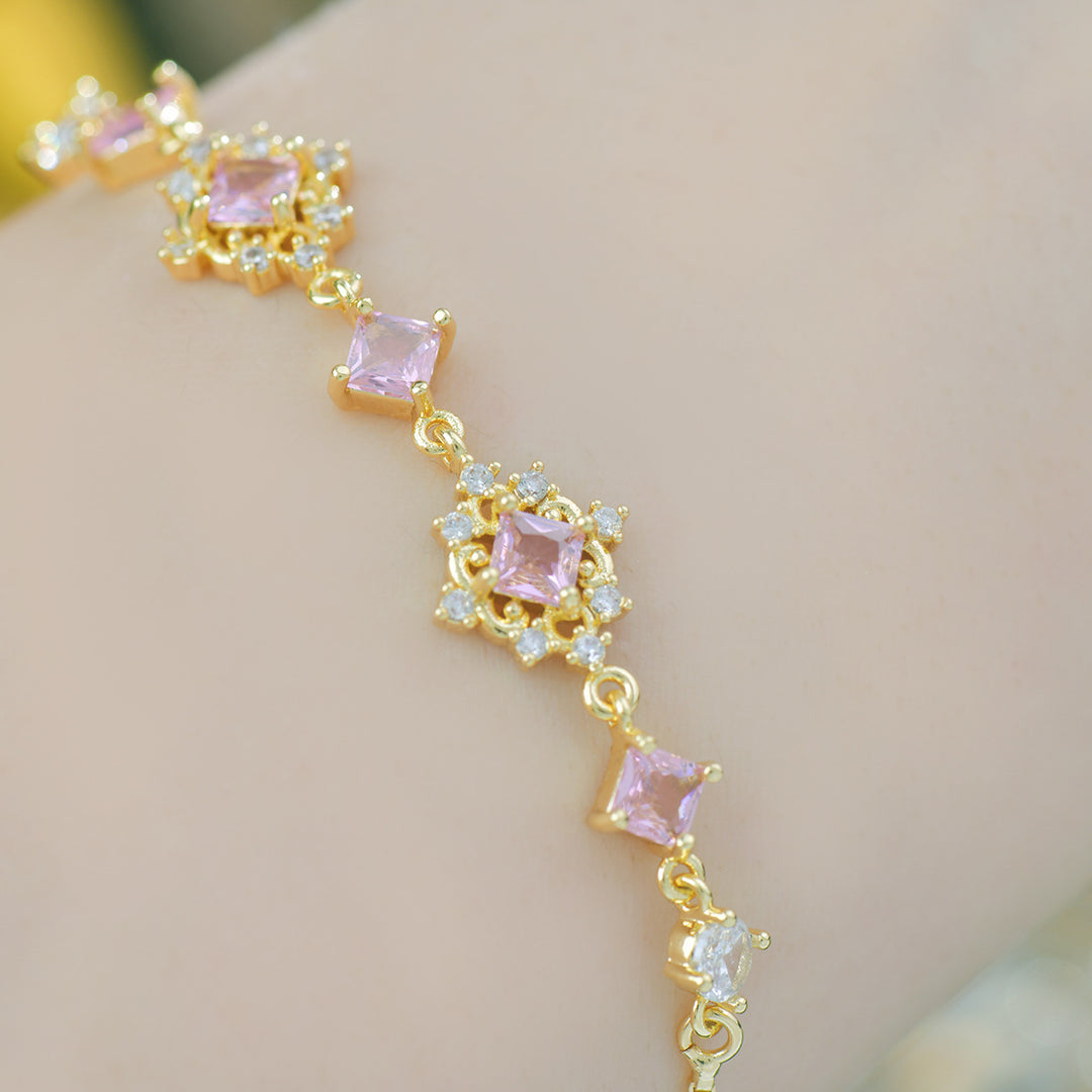 Luxurious Zircon Geometric Court Bracelet